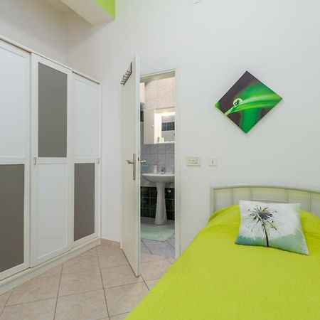 Studio Apartments Romina เวอร์ซาร์ ภายนอก รูปภาพ